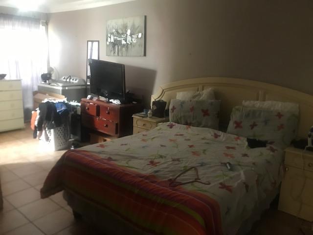 5 Bedroom Property for Sale in Pelikan Park Western Cape